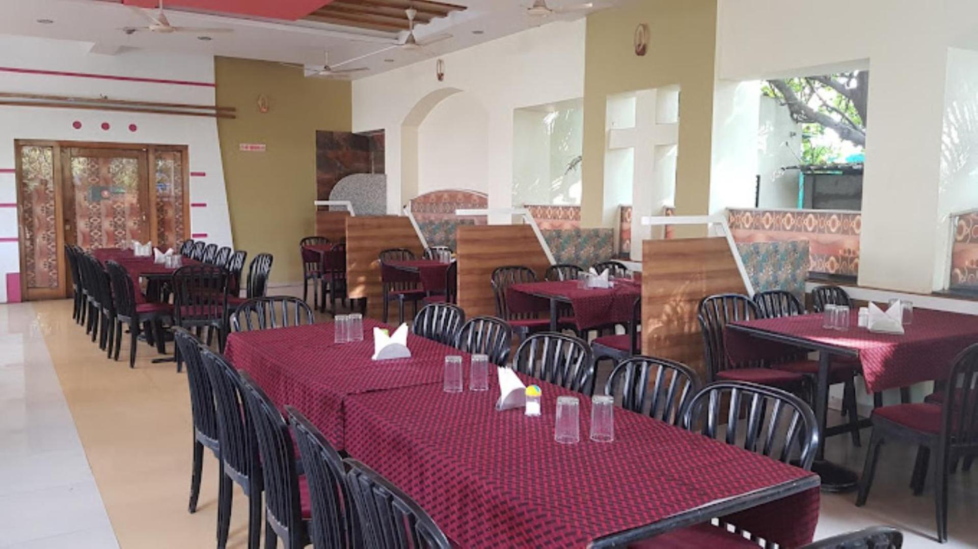 Hotel Rasraj , Dhule Exterior photo